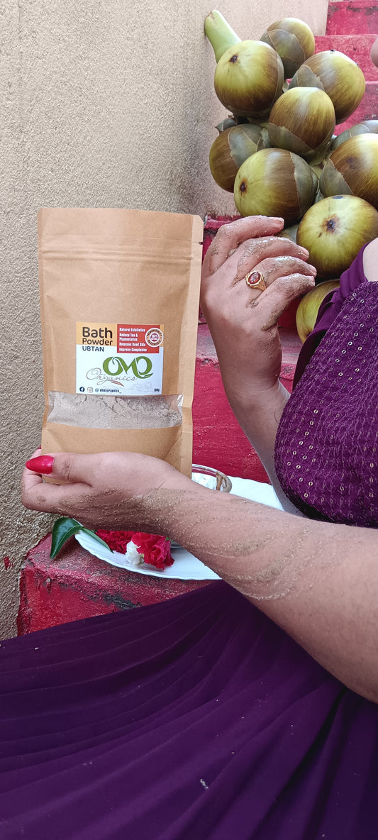 Bath Powder with holding on hand