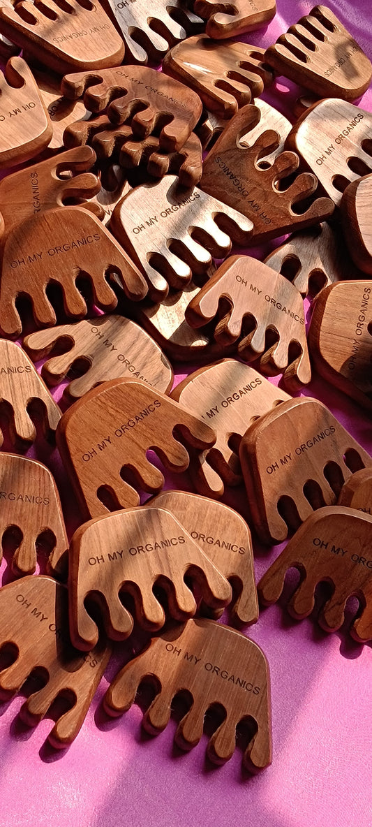 bunch of wodden scalp massager